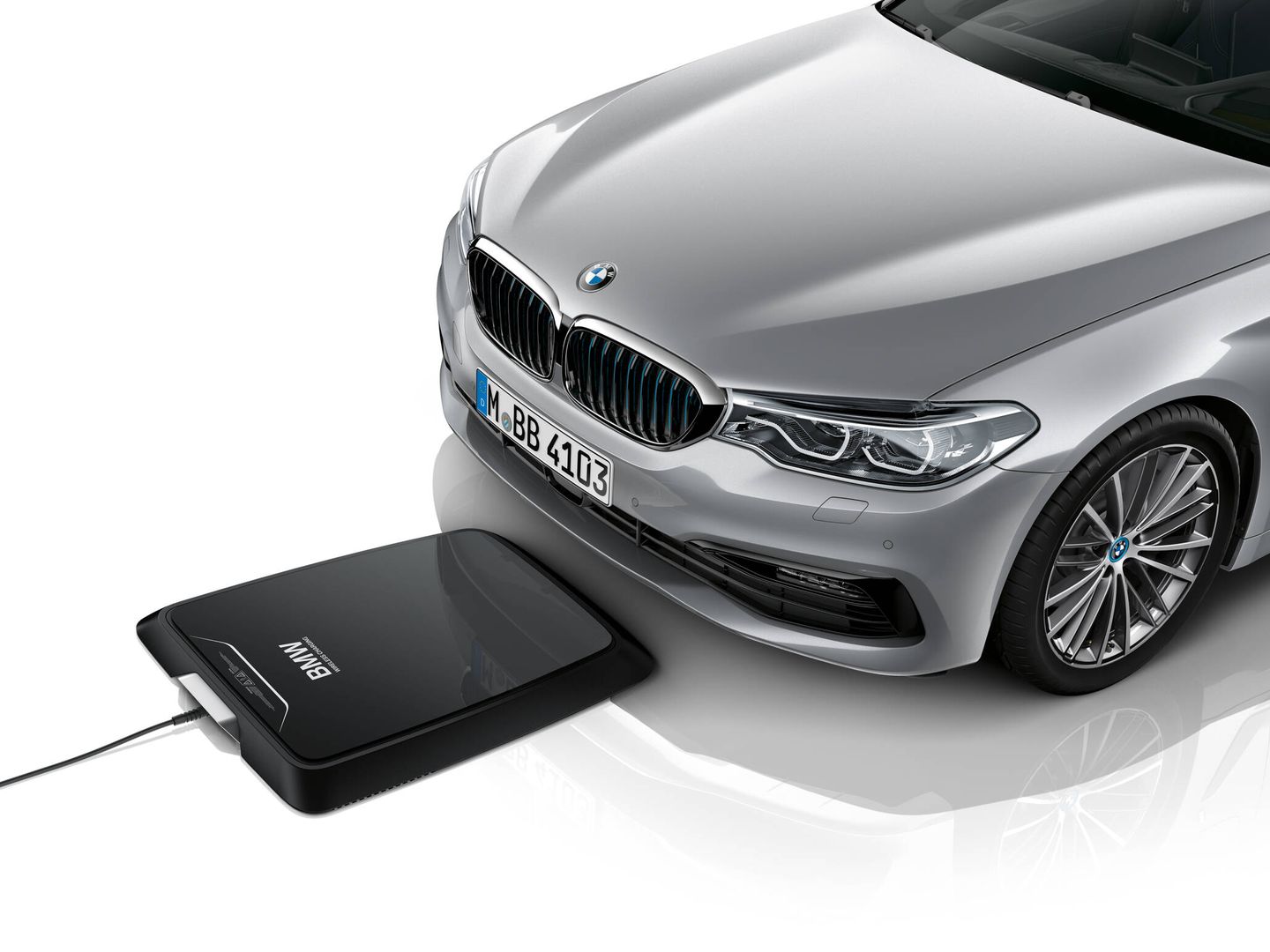 BMW lleva varios años desarrollando su primer sistema de carga de coches eléctricos por inducción.
