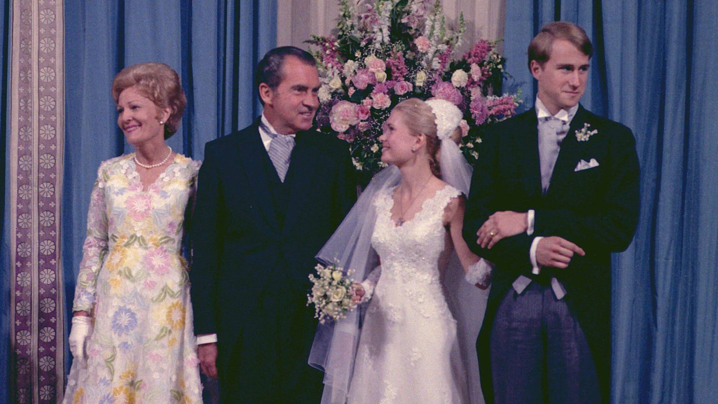 Pat y Richard Nixon, su hija Tricia y Ed Cox, en su boda en junio de 1971 en la Casa Blanca. (Cordon Press)