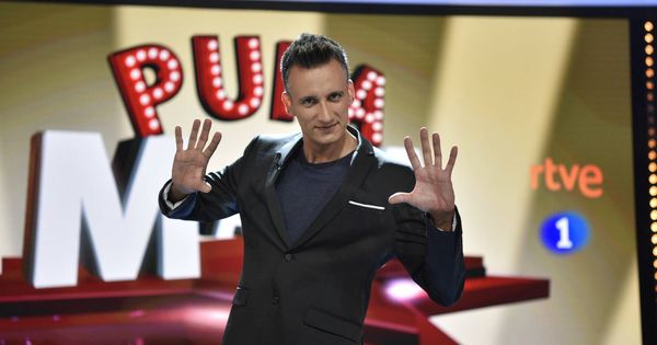 Foto: Mag Lari, conduce cada martes el talent show 'Pura magia'. (RTVE) 