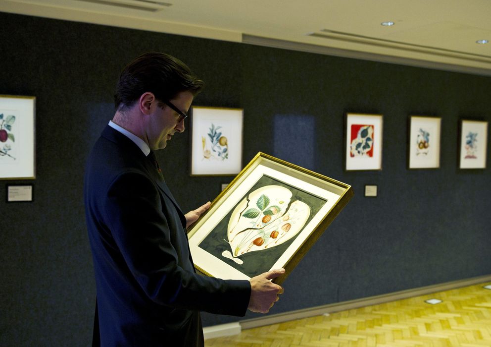 Foto: Una subasta en Londres de 14 cuadros nunca vistos de Salvador Dalí, el pasado junio. (Efe)