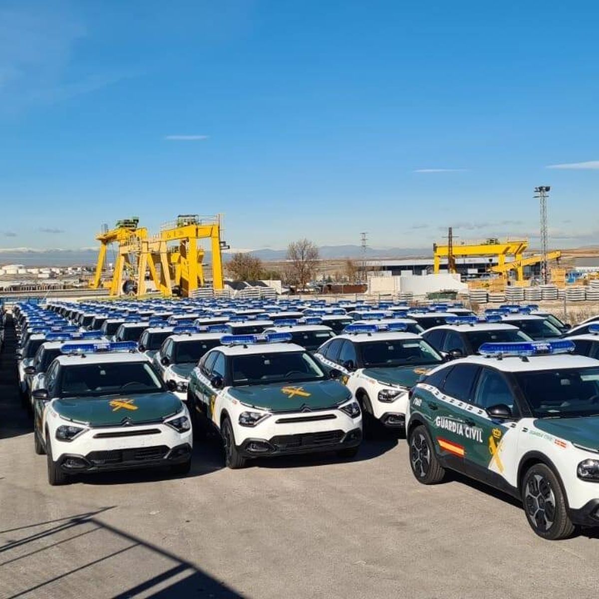 Citroën entrega 444 coches a la Guardia Civil - Citroën Ausol