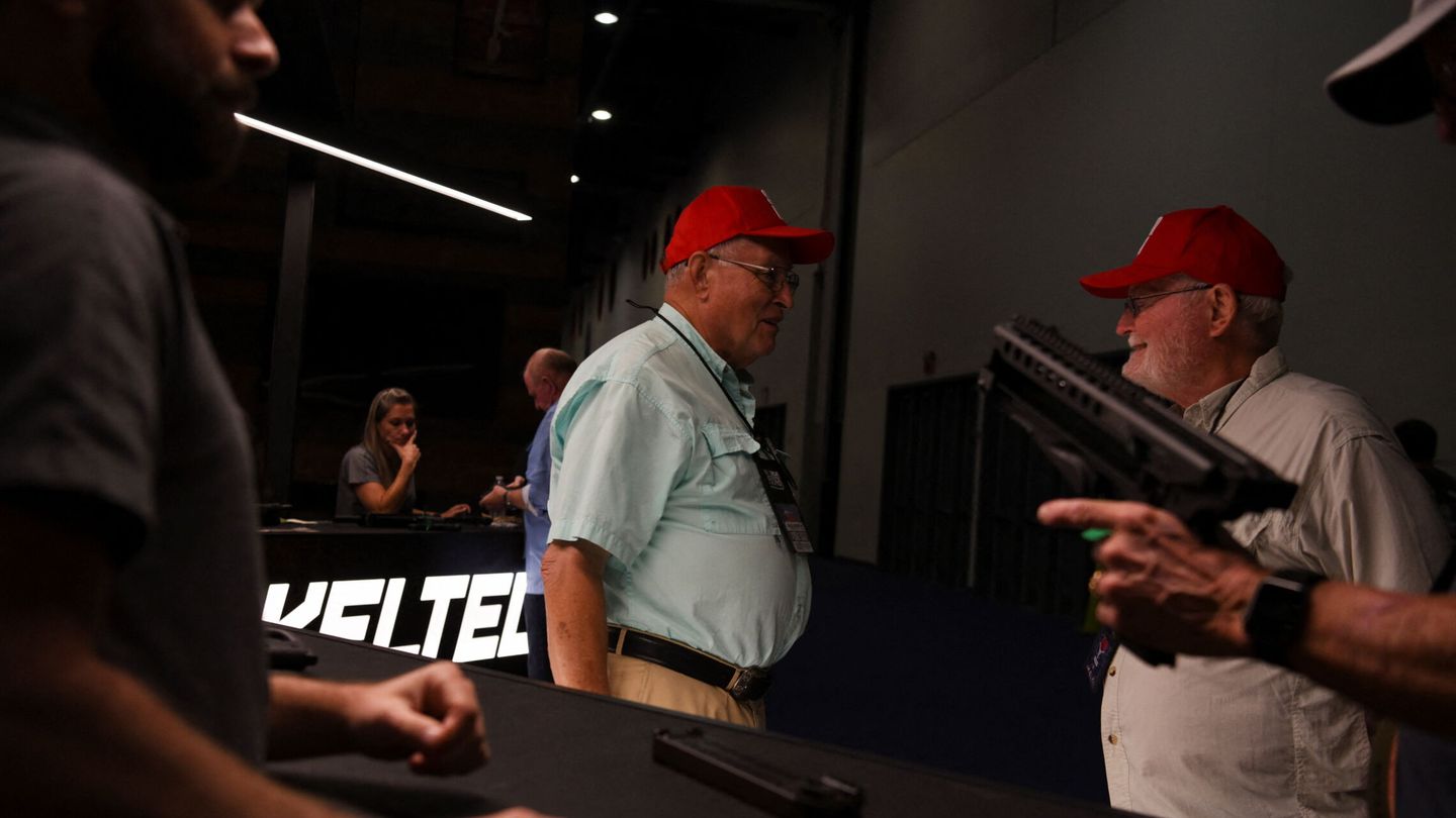 Imagen de varios asistentes a la convención. (Reuters/O'Hare)
