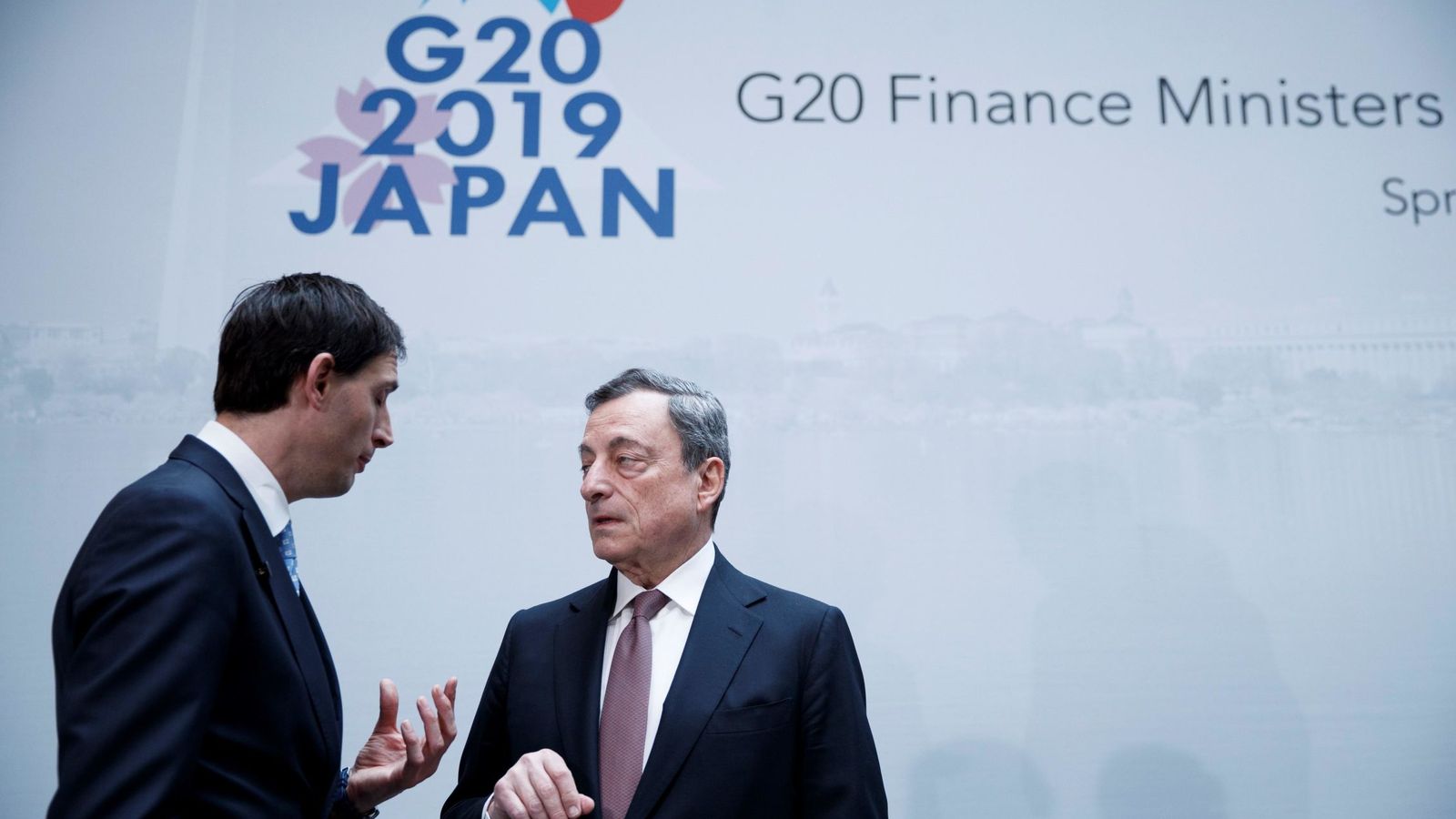 Foto: El presidente del BCE, Mario Draghi, junto al ministro holandés de Finanzas, Wopke Hoekstra, en el G20 (Reuters)