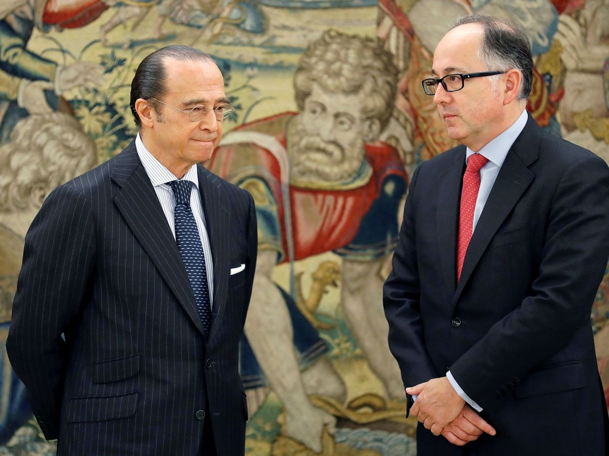 Foto: Luis Gallego, futuro CEO de IAG, a la derecha, junto al actual presidente, Antonio Vázquez. (EFE)