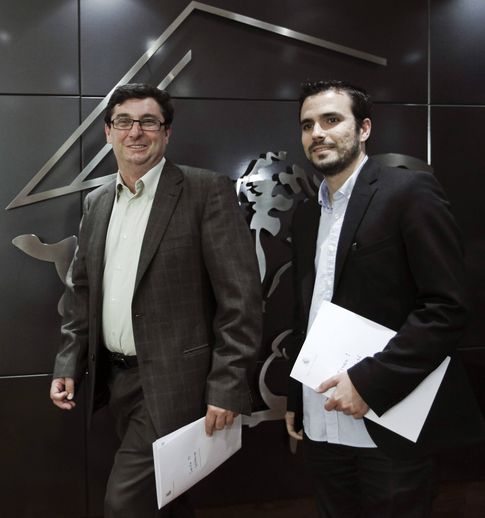 Foto: El diputado de IU, Alberto Garzón, junto al secretario general del PCE, José Luis Centella (EFE)