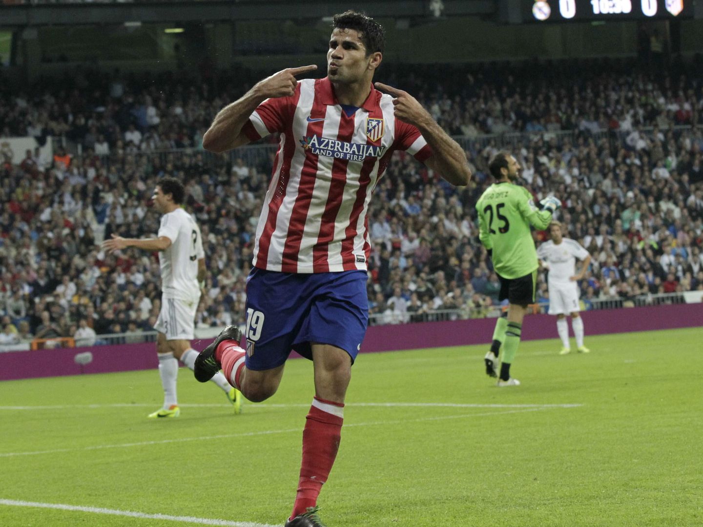 Diego Costa celebra su gol en el Santiago Bernabéu.