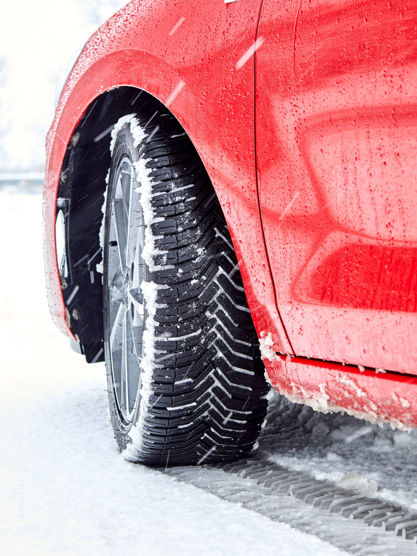 Los neumáticos todo tiempo y los específicos de invierno no requieren el uso de cadenas.