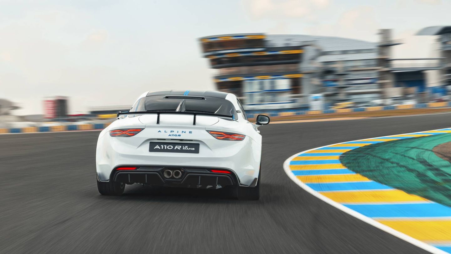 En circuito, el A 110 R Le Mans homologa una velocidad punta de 285 km/h.