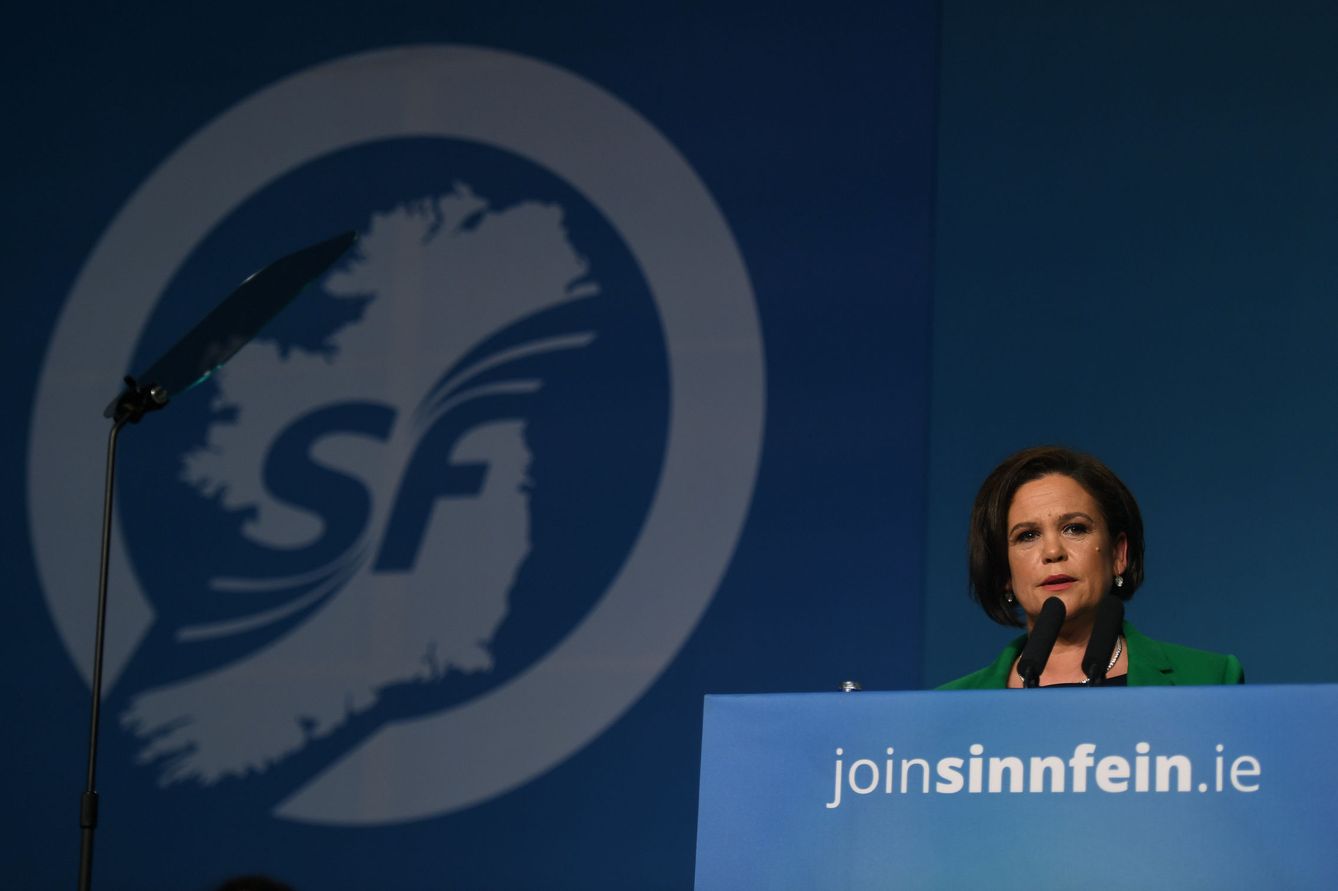 Mary Lou McDonald, la nueva presidente del Sinn Fein tras la salida del líder histórico Gerry Adams, durante su discurso de aceptación en Dublín, el 10 de febrero de 2018. (Reuters)