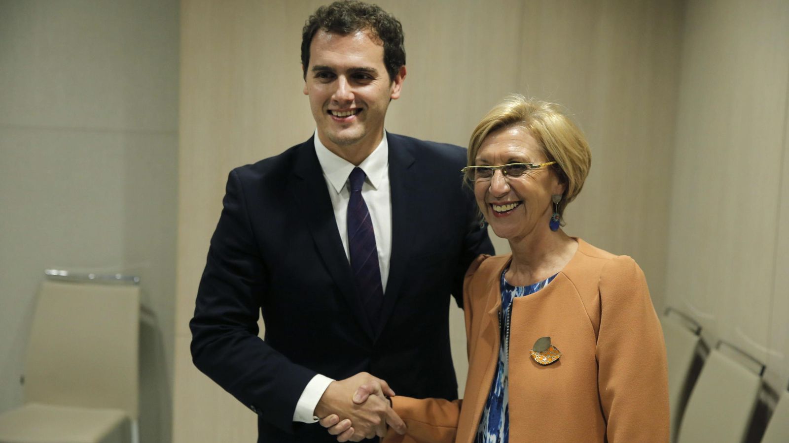 Foto: Rosa Díez y el presidente de Ciudadanos, Albert Rivera, en una reunión en noviembre de 2014. (Efe)
