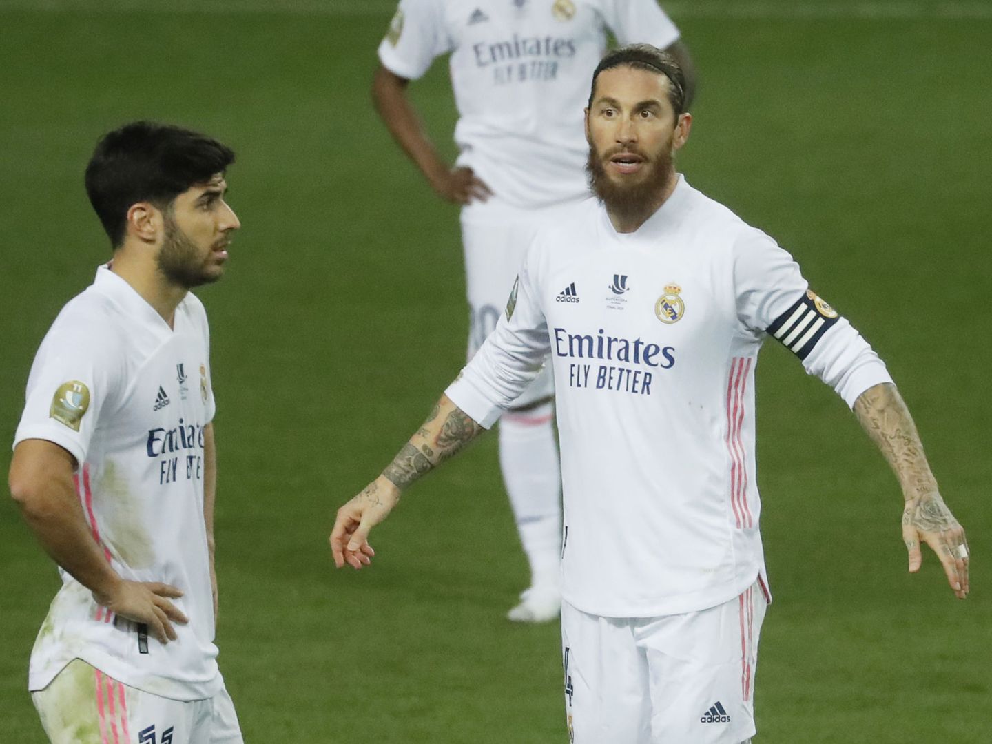 Sergio Ramos y Marco Asensio en un partido del Real Madrid. (EFE)