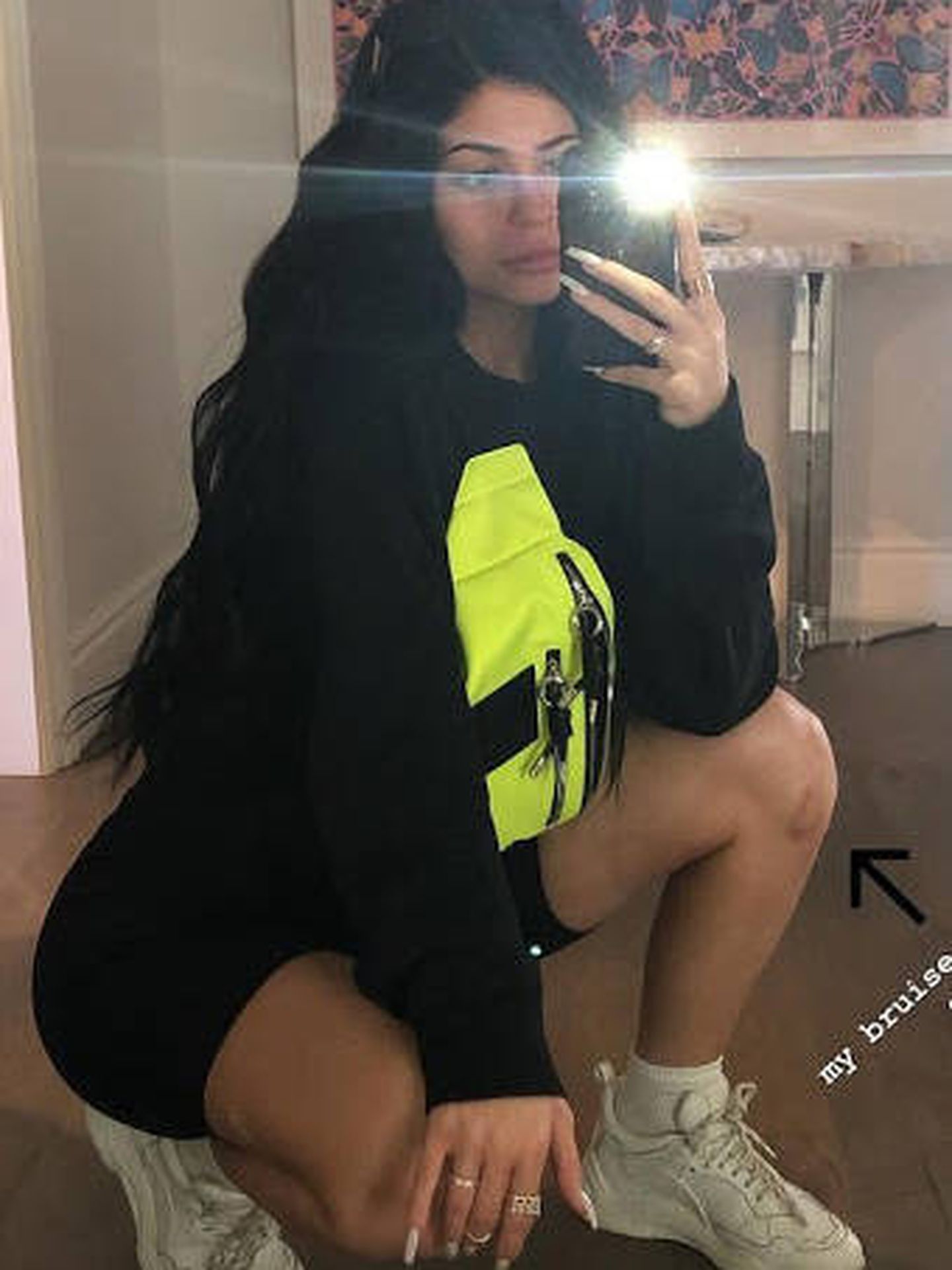 Kylie Jenner, con riñonera de Lagerfeld. (Instagram)