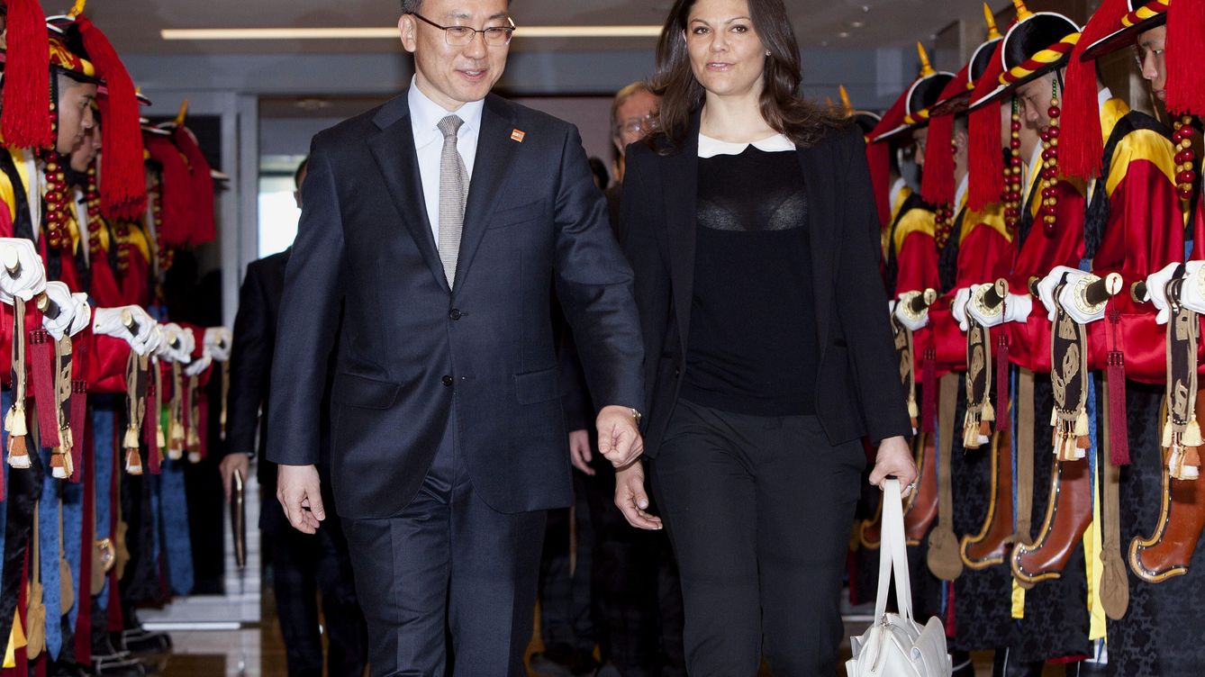 Foto: Victoria de Suecia con Park Chul-min, ministro de Asuntos Exteriores de Corea del Sur (Cordon Press)