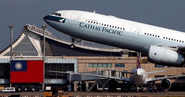 Foto: Cathay Pacific respetará el precio a los clientes que compraron los billetes a un diez por ciento de su valor (Reuters/Tyrone Siu)