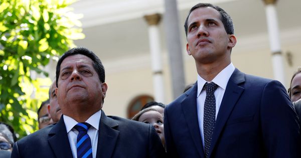 Foto: Juan Guaidó junto a Édgar Zambrano. (Reuters)