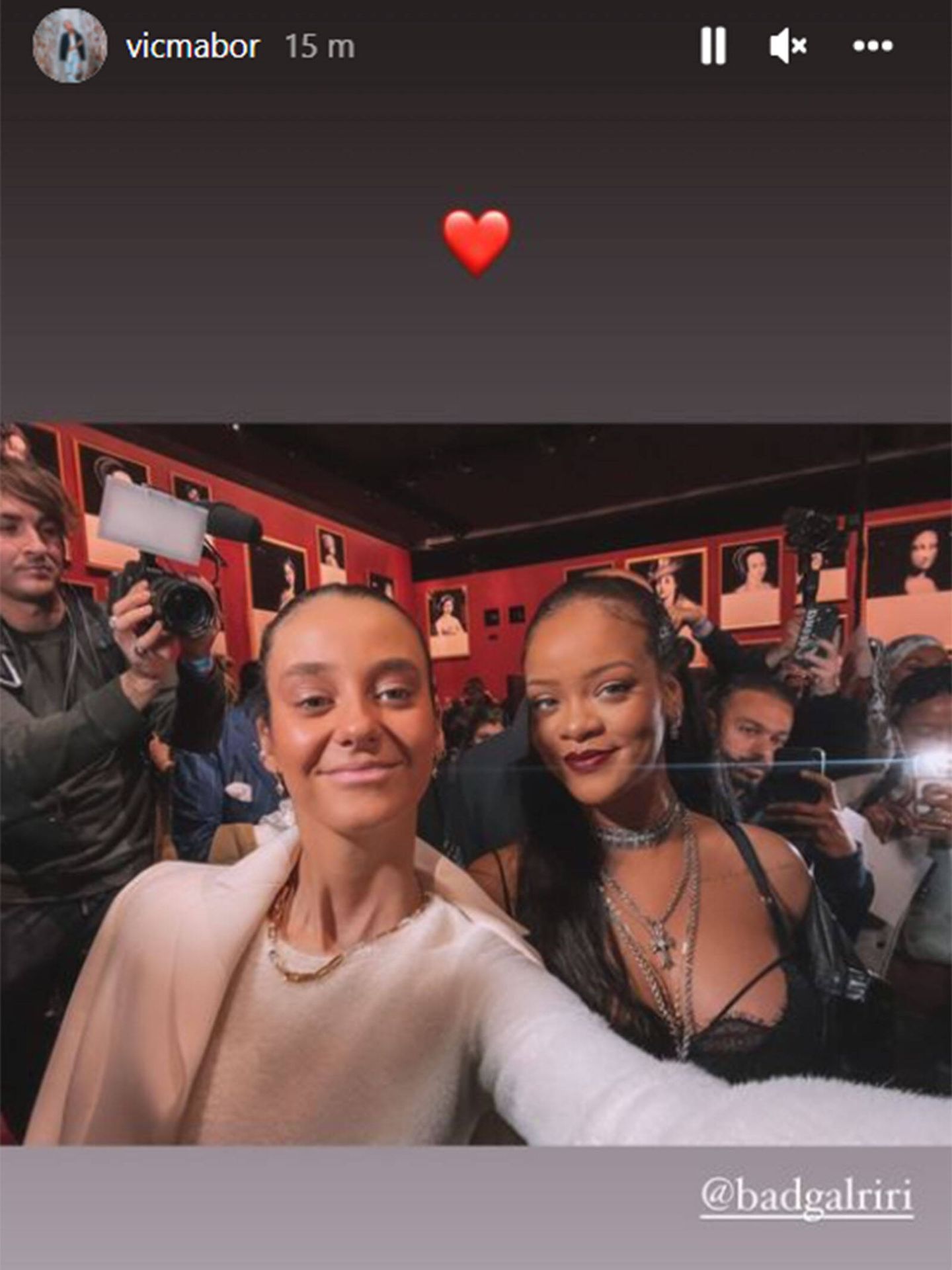 Victoria Federica, junto a Rihanna en el front row de Dior. (Instagram/@vicmabor)