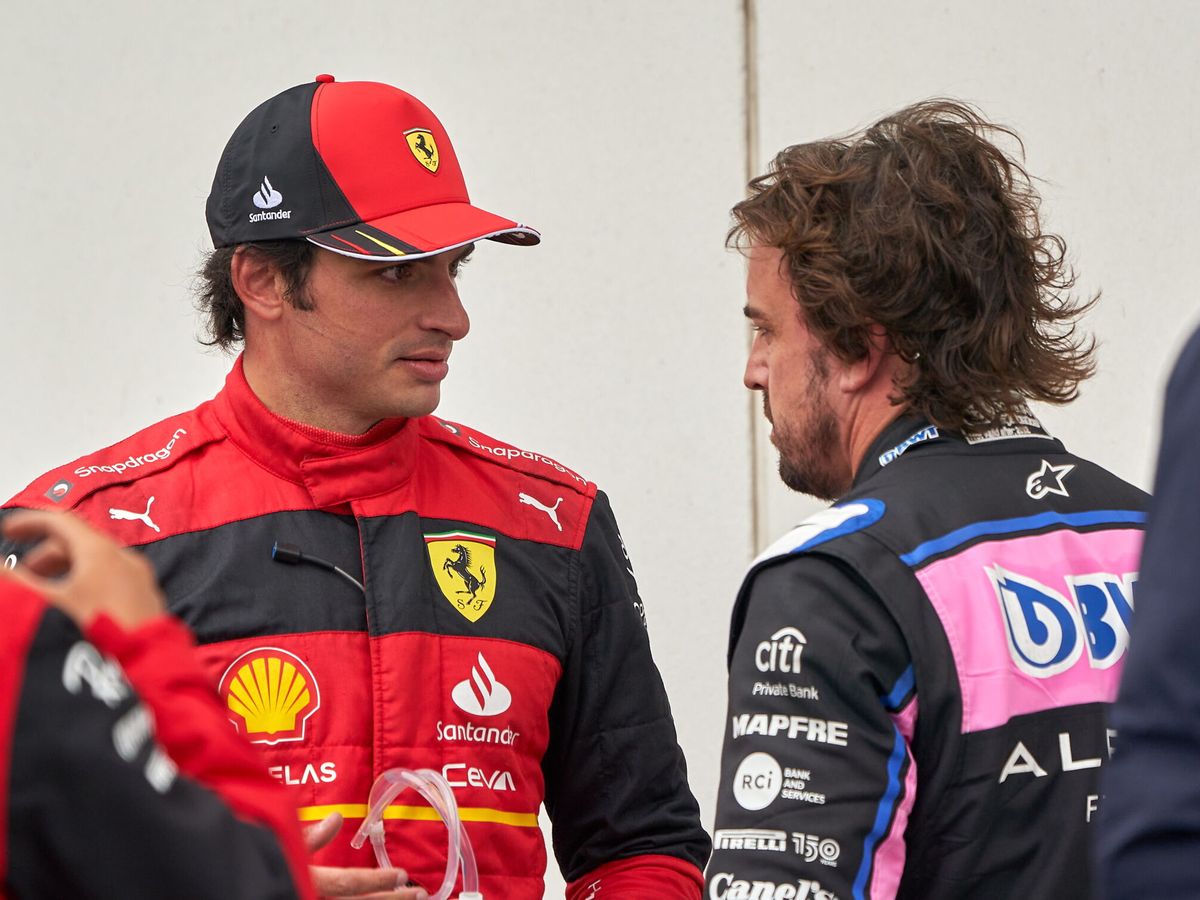 Foto: Sainz y Alonso conversan en el Gran Premio de Montreal. (EFE/Andre Pichette)