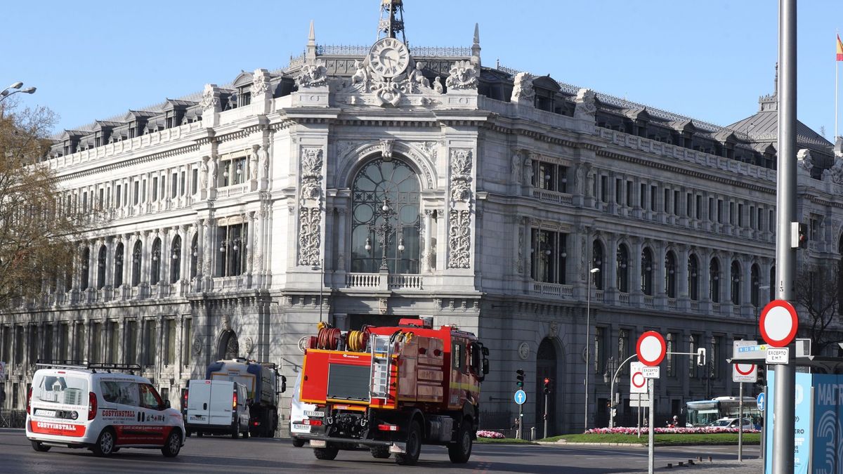 La banca española inicia su desescalada con reaperturas de oficinas