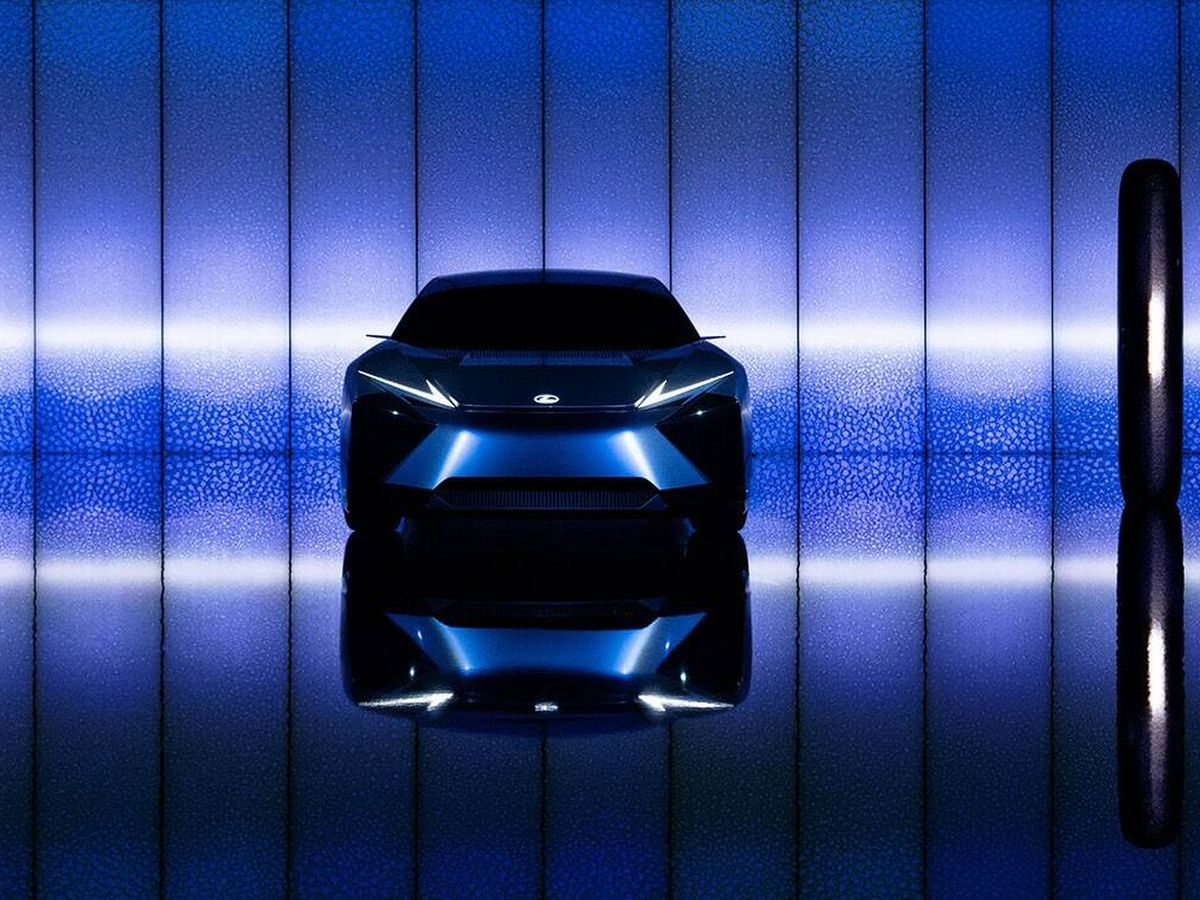 Foto: Imagen de la exposición 'Time' con el prototipo de coche eléctrico. (Lexus)