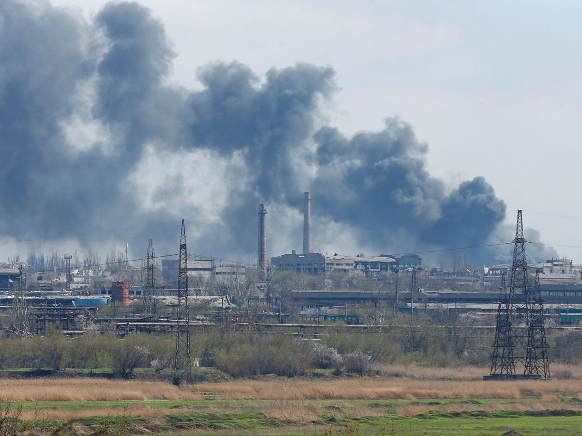 Foto: La planta de acero Azovstal, donde se atrincheran los últimos defensores de Mariúpol. (Reuters/Alexander Ermochenko)