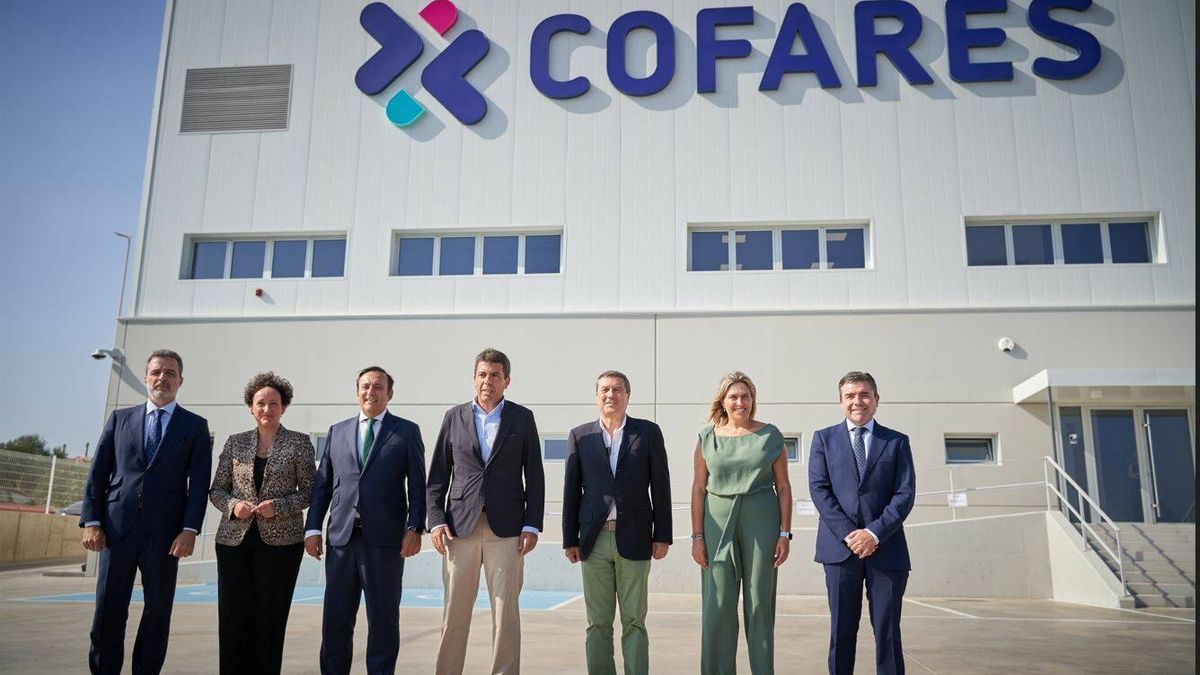 Eduardo Pastor inaugura el nuevo centro logístico de Cofares en Castellón junto a Carlos Mazón