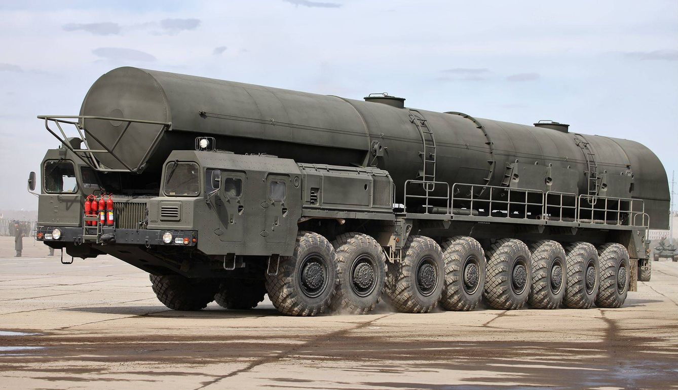 El RS-24 Yars, otro de los sistemas rusos de lanzamiento de misiles balísticos intercontinentales, y en el que se basa el desarrollo del nuevo sistema ferroviario para despliegue de misiles. (Foto: Wikimedia Commons)