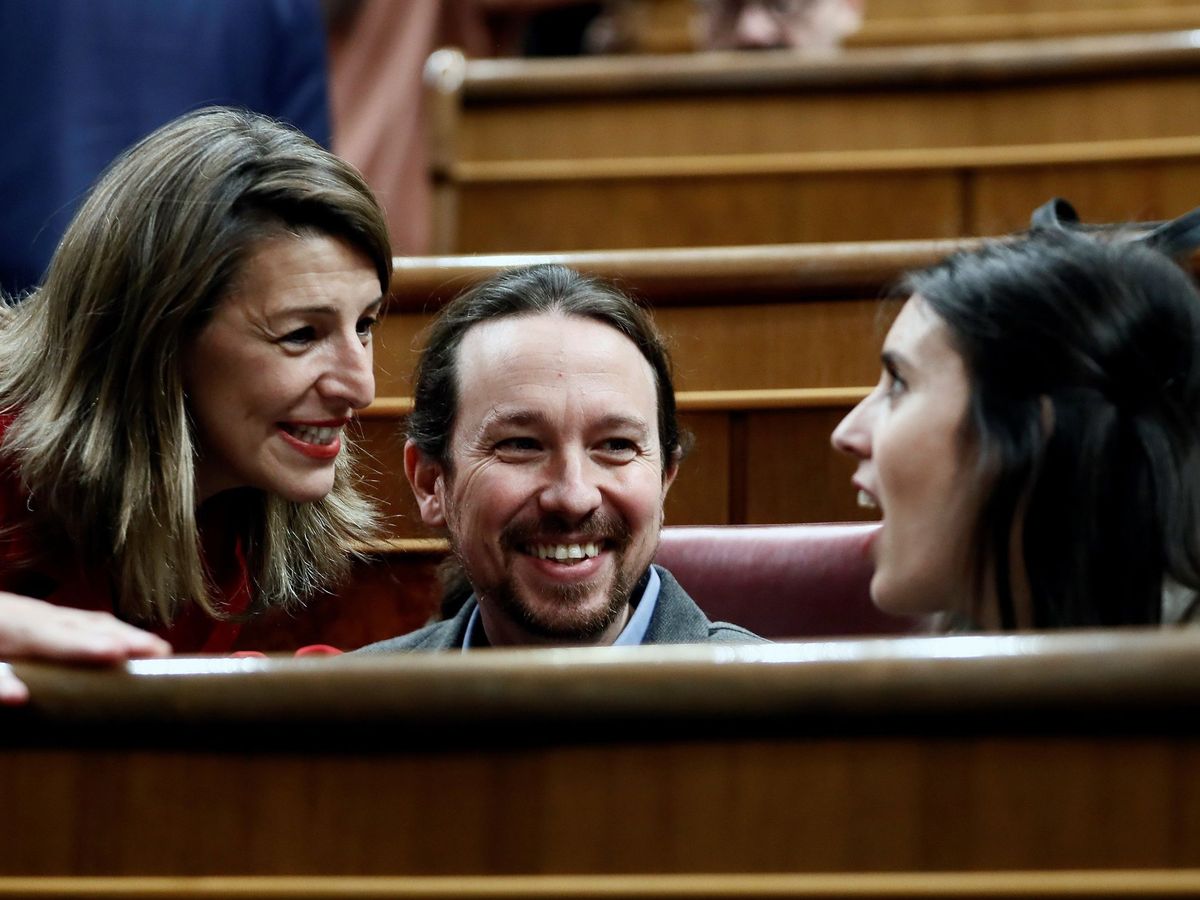 Foto: Yolanda Díaz, Pablo Iglesias e Irene Montero en la  tercera jornada del debate de investidura de Pedro Sánchez en el año 2020. (EFE/Mariscal)