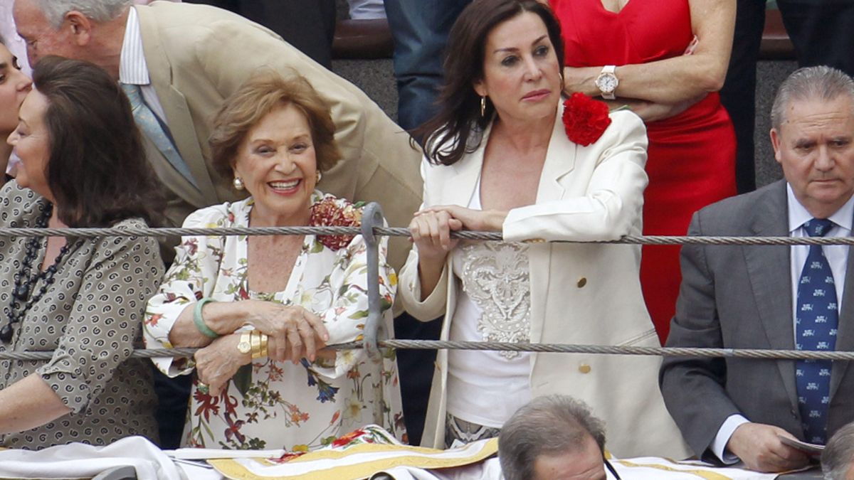 Carmen Bordiú y su madre invitan a Luis Miguel Rodríguez a la cena de los Franco