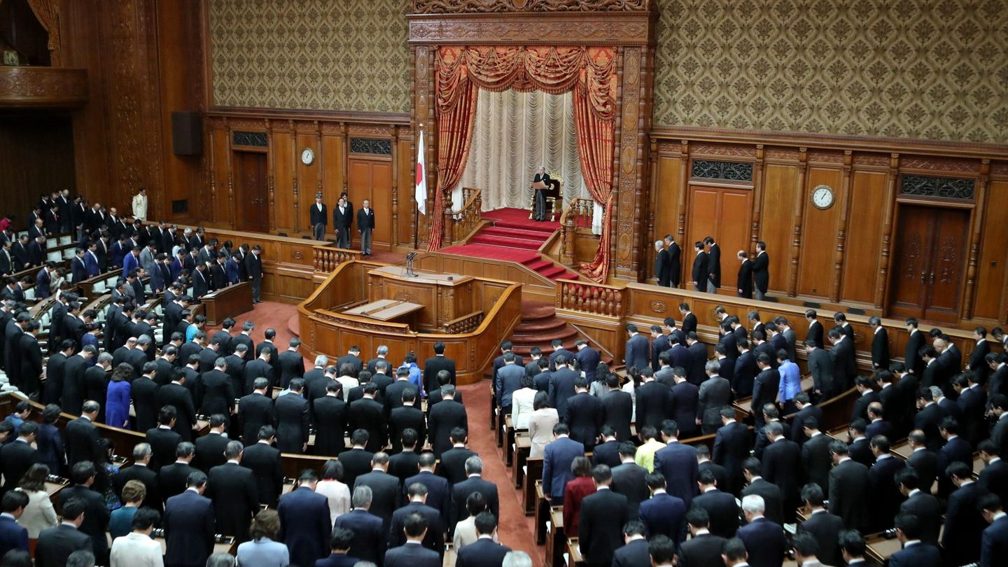 El emperador de Japón, Akihito, pronuncia un discurso durante la apertura del período de sesiones de la Dieta. (EFE)