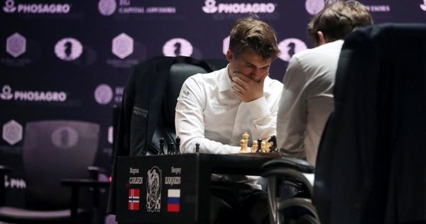 Foto: Magnus Carlsen, durante una partida contra Karjakin durante el último Campeonato del Mundo (Reuters)