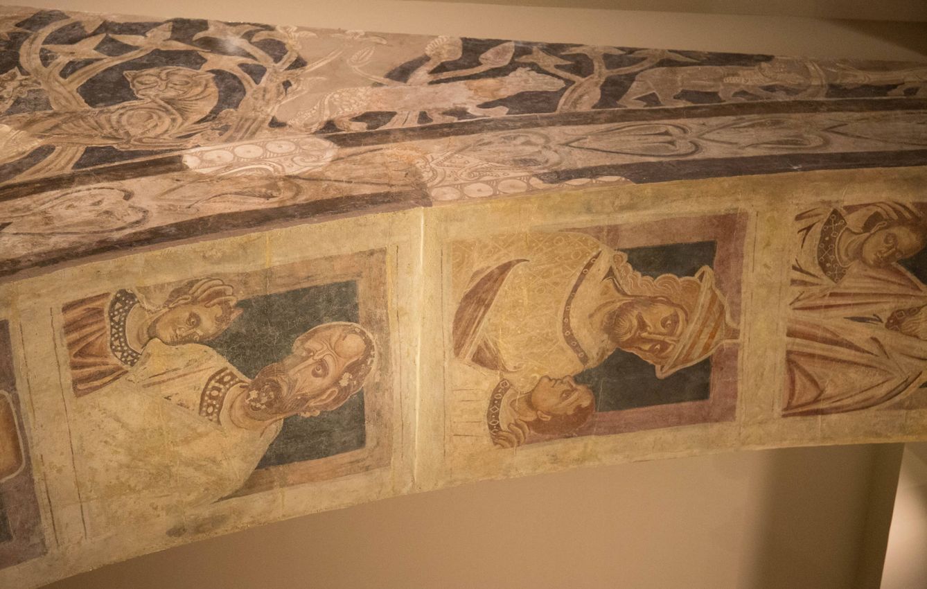 Los cuatro arcos representan escenas del Antiguo y Nuevo Testamento. (D.B.)