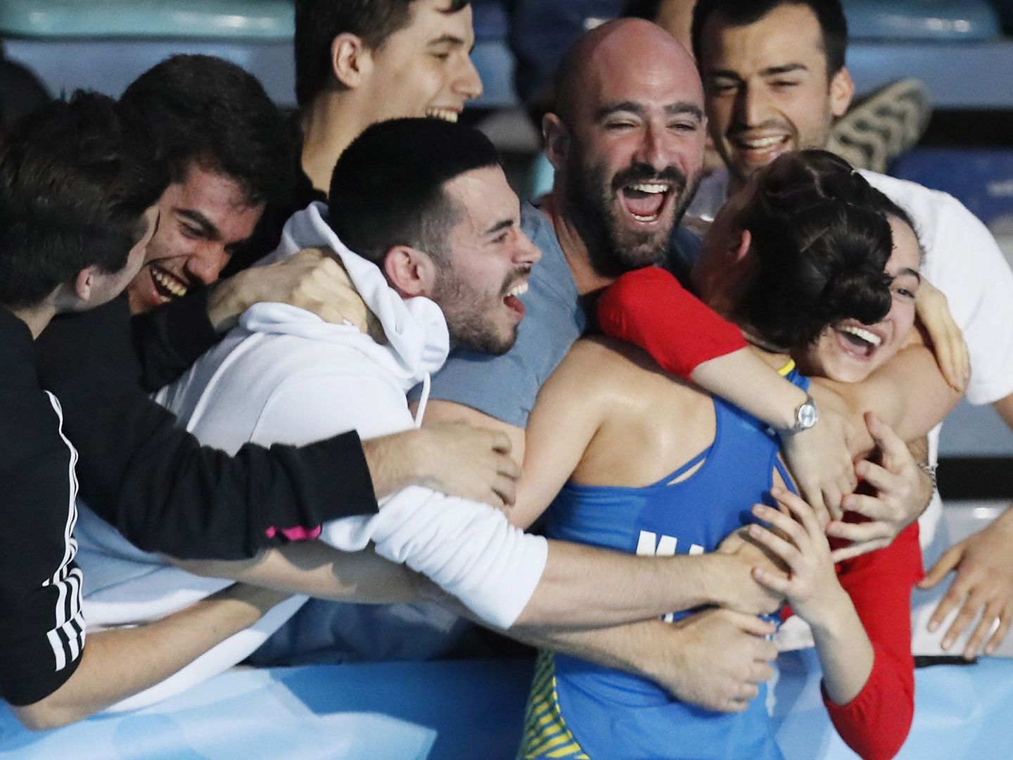 Carolina Marín muestra su alegría tras vencer a la rusa Evgeniya Kosetskaya en la final del Campeonato de Europa de Bádminton celebrado en Huelva. (EFE)