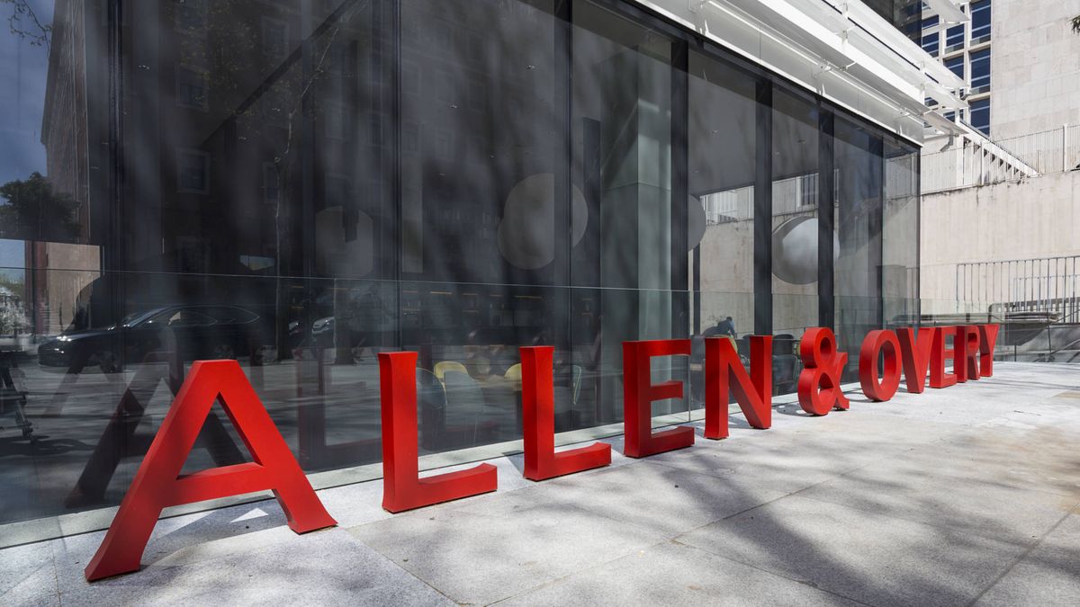 Allen y Shearman negocian una fusión que alumbrará el tercer mayor bufete global