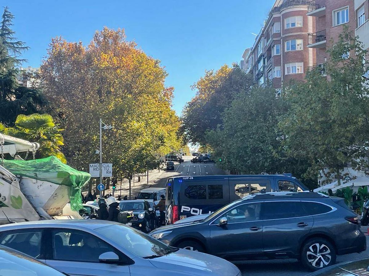 Foto: Imagen de la calle Serrano de Madrid cortada. (EC)
