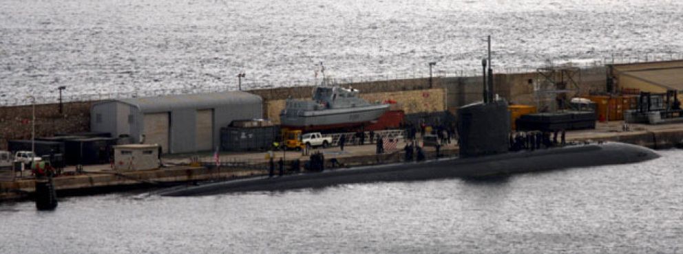 Foto: Zapatero guarda silencio ante la presencia en 
Gibraltar de un submarino nuclear de EEUU