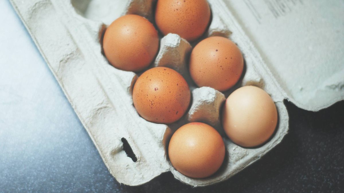Alerta alimentaria por estos huevos de Eroski: el supermercado pide que no se consuman