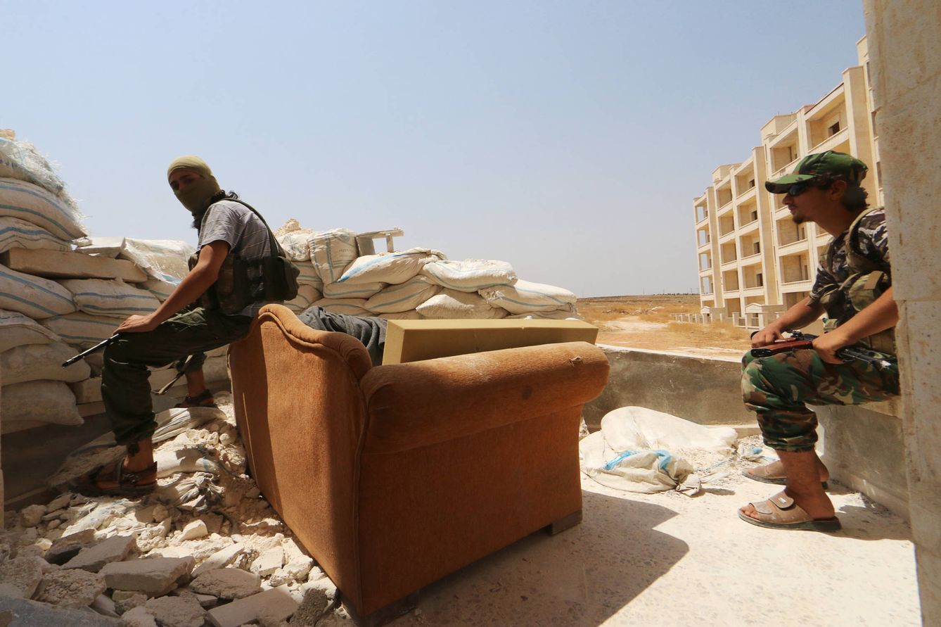 Combatientes del Frente al Nusra en el barrio de Sheikh Maksoud, Alepo, en agosto de 2015. (Reuters) 