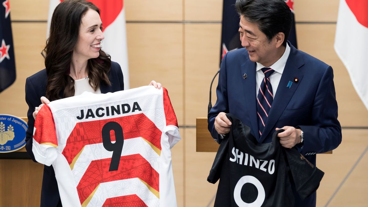La 'premier' de Nueva Zelanda confunde China con Japón en su visita al país nipón