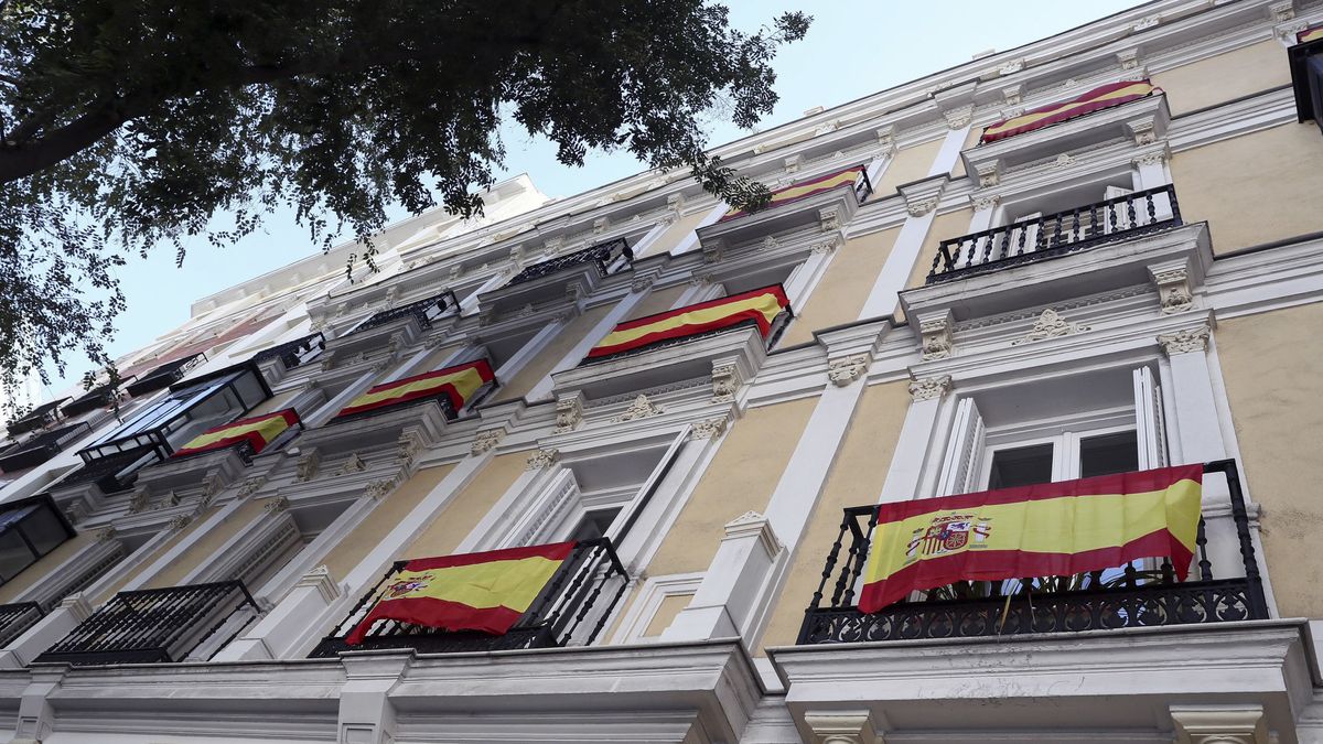 Convocatoria a las 22h en los balcones de toda España para homenajear a los sanitarios