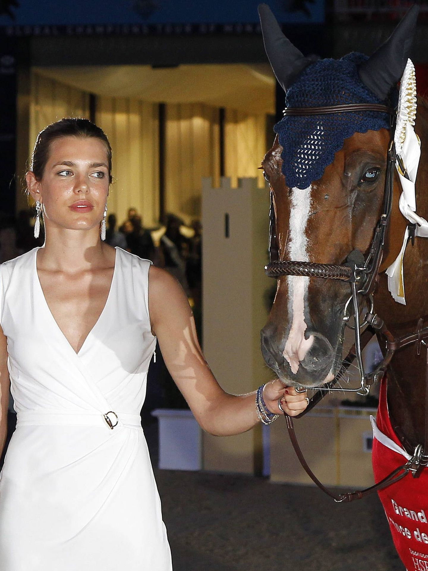 Carlota Casiraghi posa junto a un caballo. (EFE)