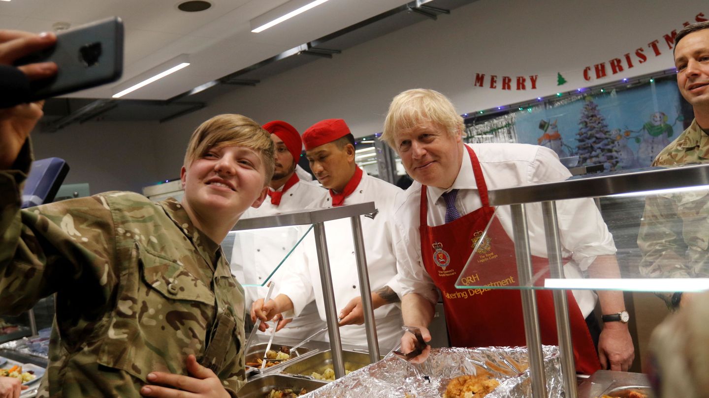 Boris con las tropas en Navidad (EFE)    