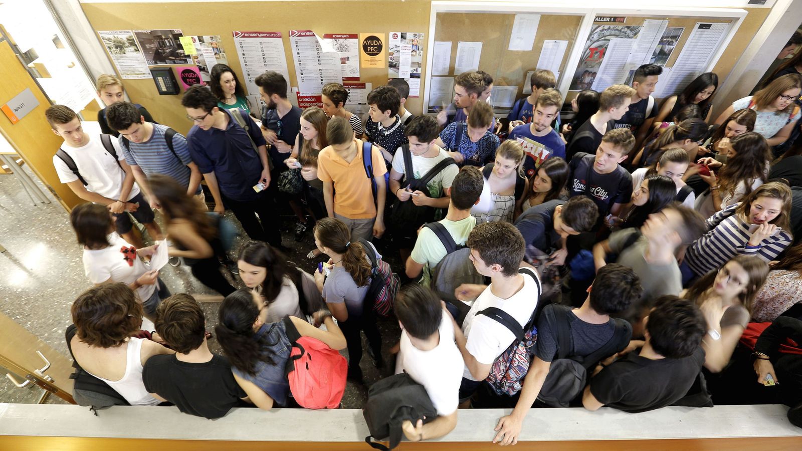 Foto: Estudiantes en una universidad de la Comunidad Valenciana. (EFE)