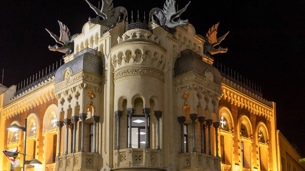 ¿Escaparates sin luz a las 22h? Ceuta va a más: apagará edificios emblemáticos a medianoche