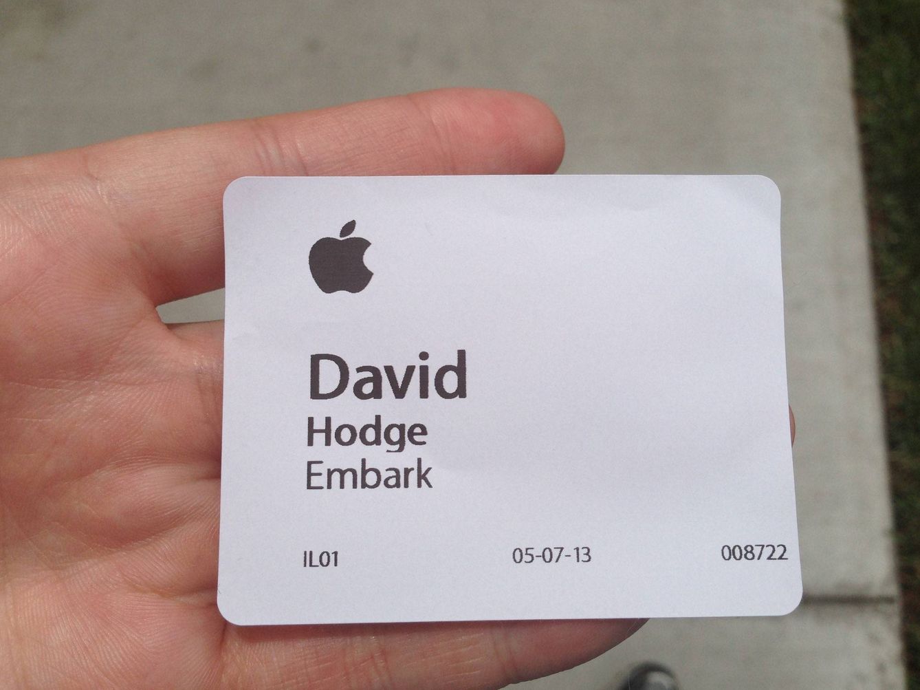 Tarjeta de visita de David Hodge para acceder a la sede de Apple.