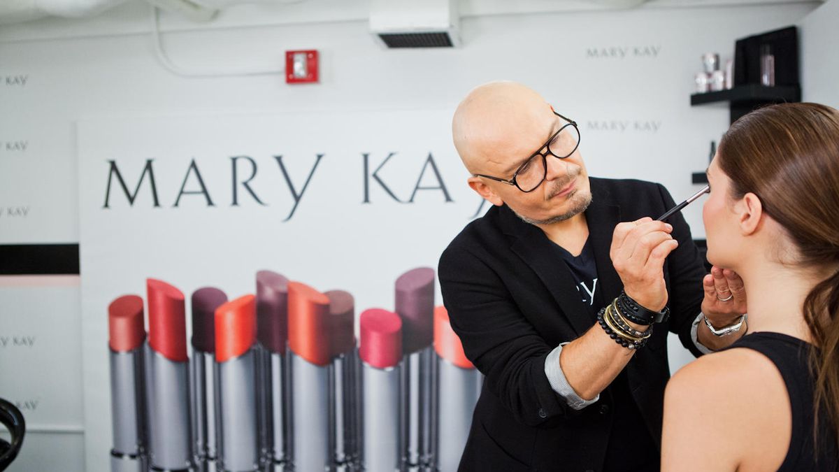 Trabajo pide a Mary Kay los contratos de sus 4.500 consultoras de belleza a tiempo parcial