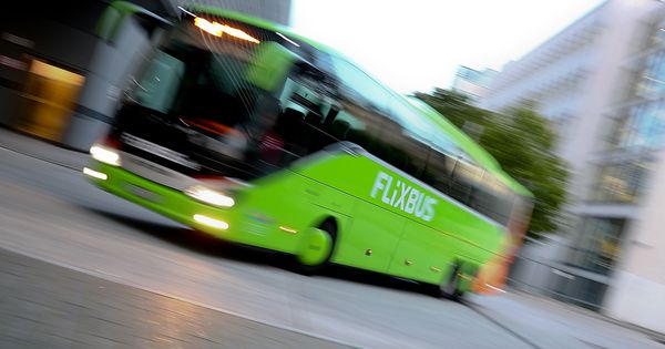 Foto: Autobús de Flixbus, compañía del autocar accidentado este domingo. (Reuters)