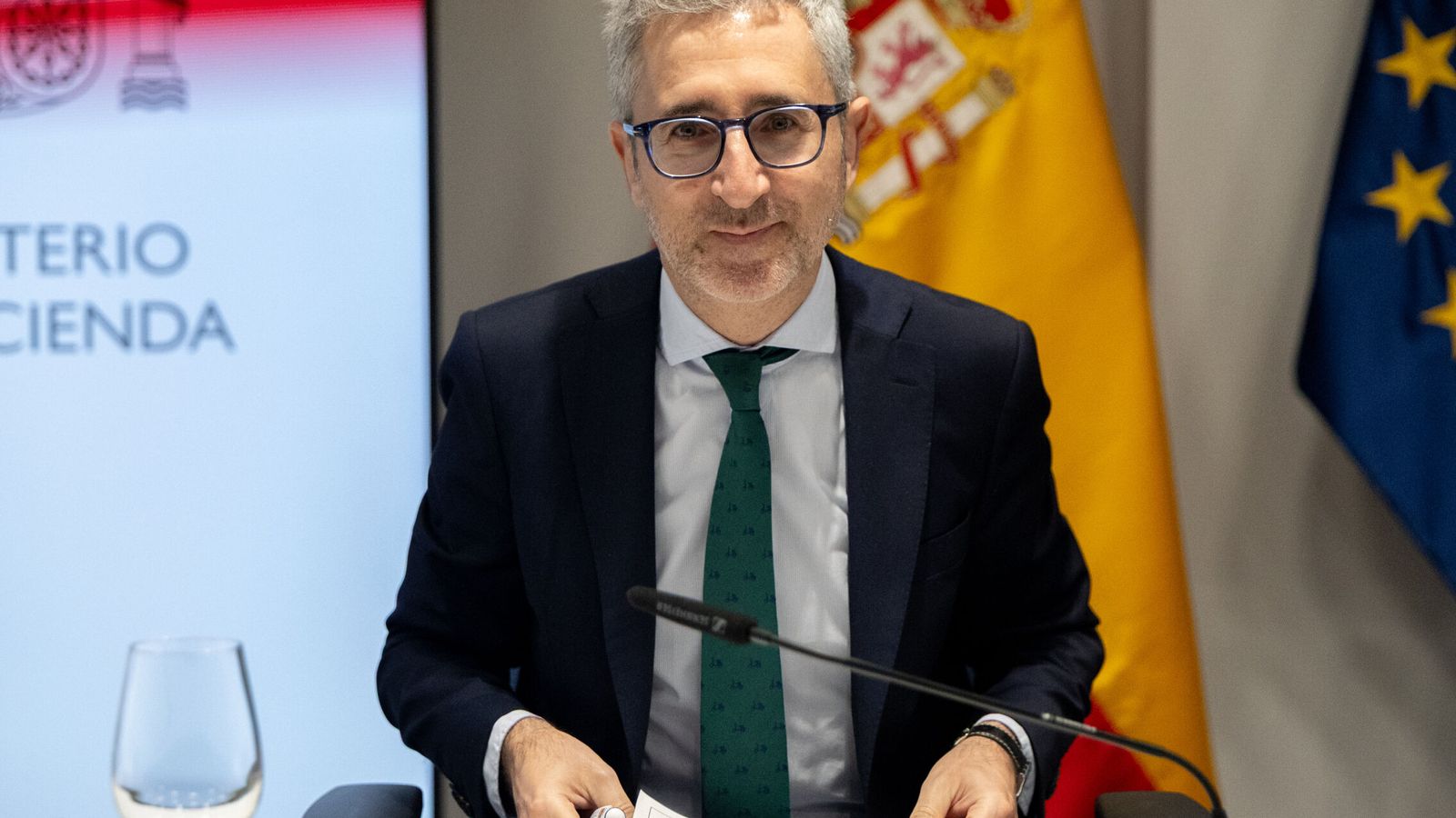 Hacienda nombra director de la Agencia Tributaria a un alto cargo del Ministerio para frenar la crisis interna