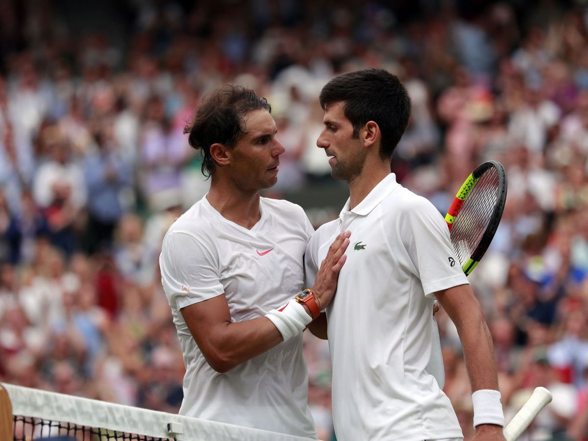 Foto: Nadal y Djokovic, tras la semifinal de Wimbledon del 2018. (EFE)