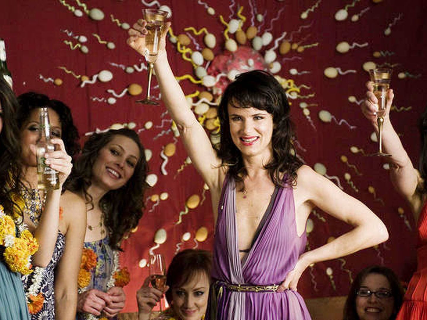 Juliette Lewis en una fiesta de inseminación en la película 'Loco por ella' de 2010