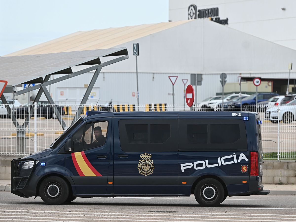 Foto: Furgoneta de Policía. (EFE/Fernando Villar)
